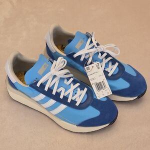 BNWT Men's Adidas Country XLG, Blue and White Sneakers, Size 10.5